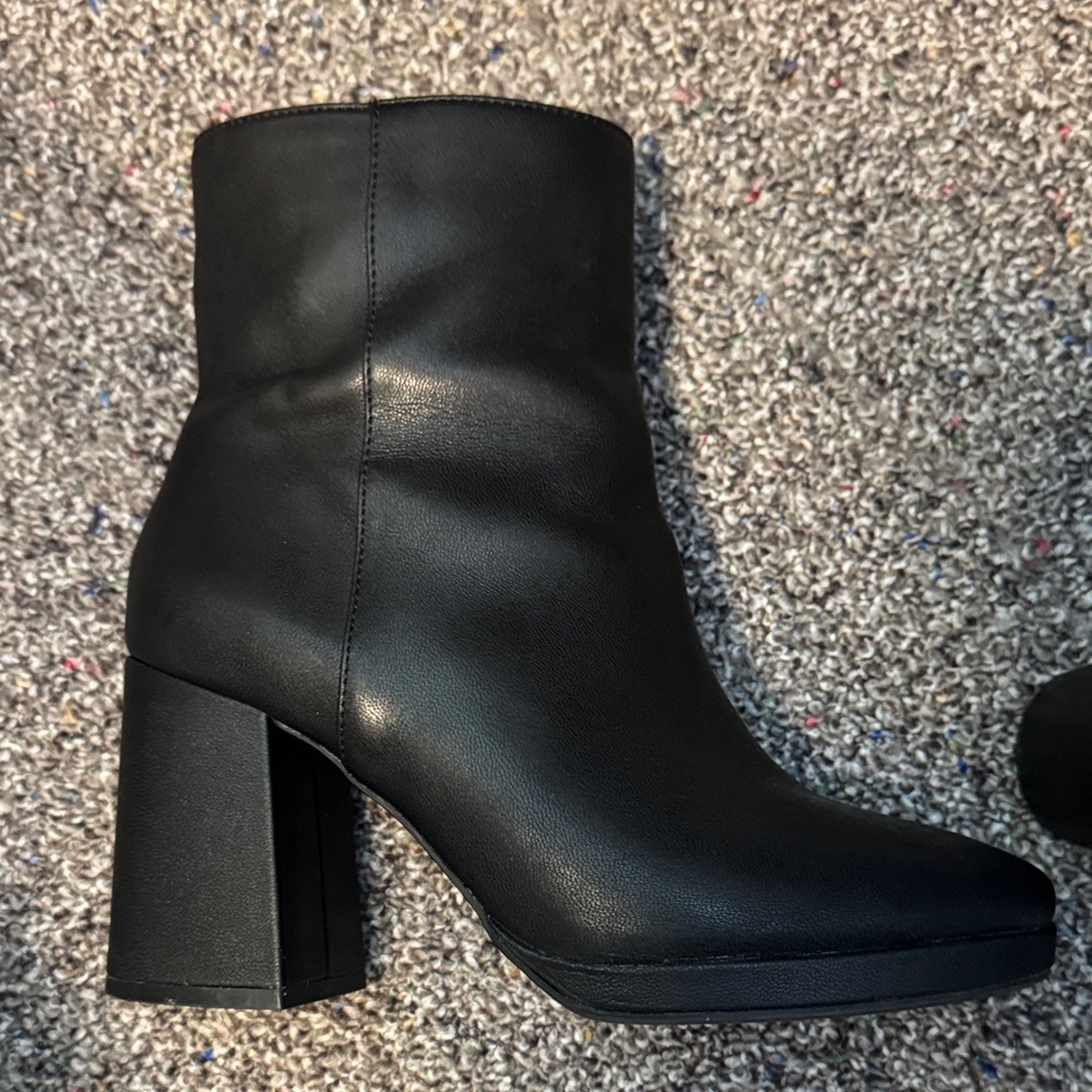 Elegant Black Ankle Boots